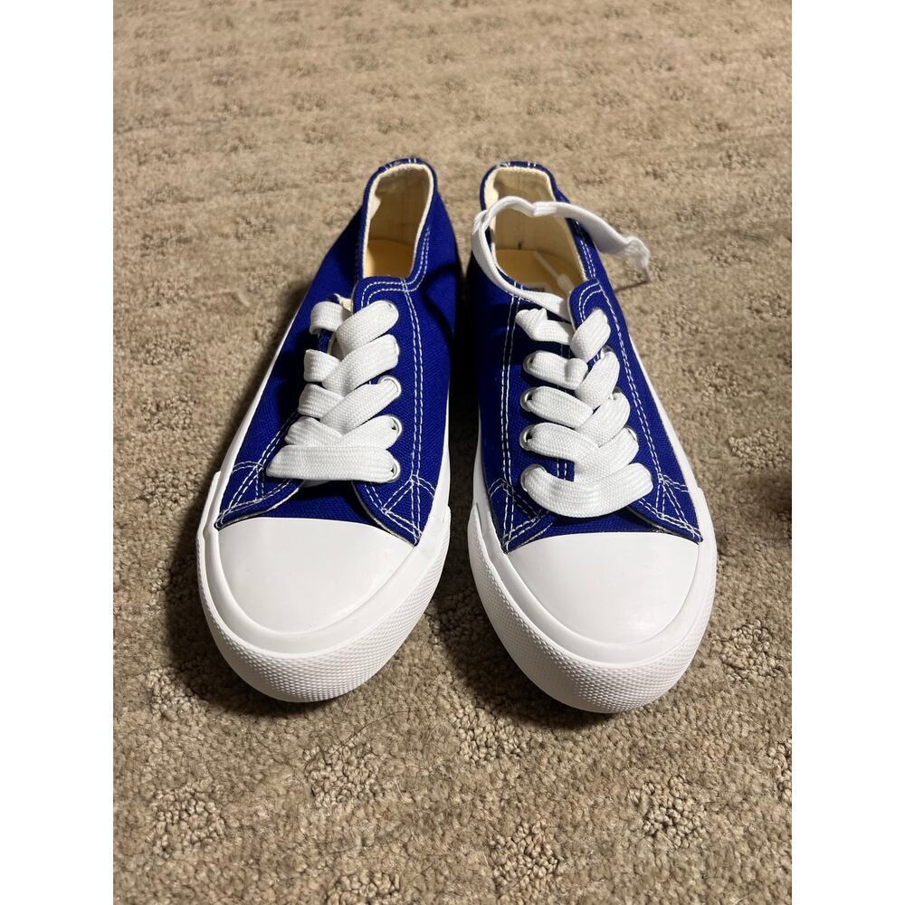 NWOT Opoee Blue kids Sneakers.   Size 32.‎ US size 1. Very Comfortable
